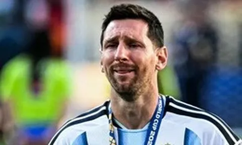 Phi công Tây Ban Nha 'chơi khăm', cổ động viên Argentina tưởng đội nhà vô địch World Cup
