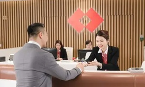 Techcombank: Lợi nhuận Quý 2 lập kỷ lục mới, 6 tháng đầu năm đạt 18,5 nghìn tỷ đồng; thu nhập từ hoạt động dịch vụ tiếp tục bứt phá