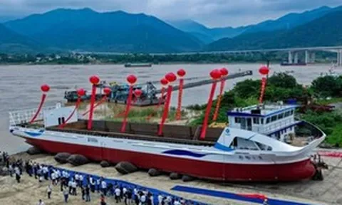 Bất ngờ với siêu tàu chở hàng chạy bằng hydro của Trung Quốc: Một lần nạp đầy đi hơn 760km