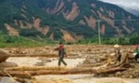 Miền Bắc oi nóng trước khi mưa rào và dông trở lại