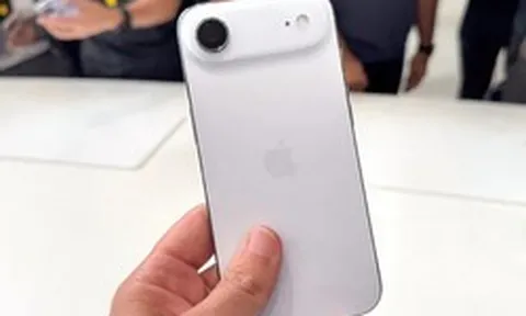 Chiếc iPhone rớt giá chưa từng có trong lịch sử: "Bốc hơi" hơn 11 triệu đồng chỉ sau chưa đầy một năm