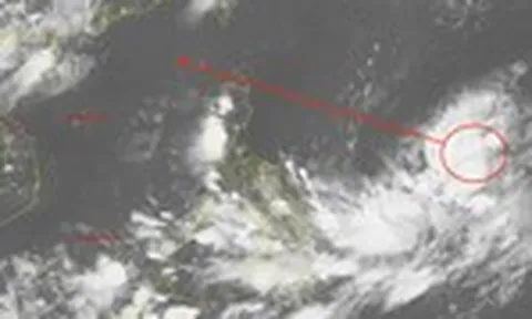 Vùng áp thấp ngoài khơi Philippines khả năng phát triển thành bão, có thể vào Biển Đông
