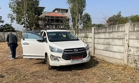 Toyota Innova bị bỏ lại cạnh biệt thự trắng ở khu vực hẻo lánh, bên trong chứa 52kg vàng và 30 tỷ đồng tiền mặt