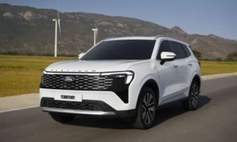 Ford Territory Platinum chốt giá 916 triệu đồng: Bổ sung tiện nghi, phả hơi nóng lên phân khúc C-SUV