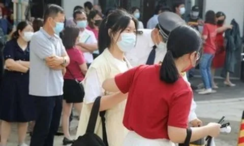 Học giỏi nhưng thi điểm thấp, phía ‘trường Đại học’ gợi ý có ‘cơ hội cuối cùng’ nên phụ huynh đã nghe theo, đến khi nhập học bị tuyên bố thẳng