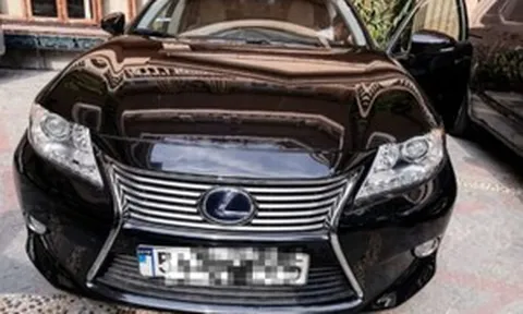 Đấu giá ES 300h, giá khởi điểm 635 triệu đồng