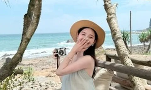 'Mét tư' vẫn lên hình làm mẫu, tạo kênh để thêm thu nhập