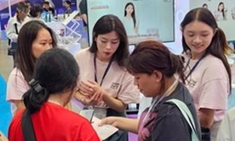 Giới trẻ quan tâm công nghệ làm đẹp song hành cùng 'làn sóng xanh'