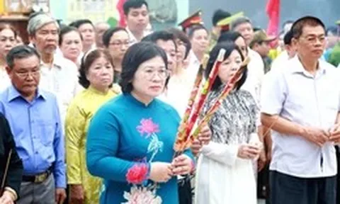 Phường Tân Sơn Nhì ra mắt công trình cải tạo Bia truyền thống, dâng hương tưởng niệm các anh hùng liệt sĩ