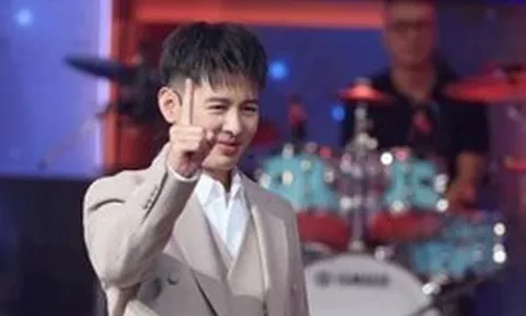 Ca sĩ Hoàng Hải: Từ cú sốc bung nút áo trên sân khấu đến Bố Gấu vạn người mê