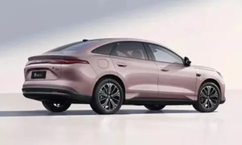 Mẫu sedan cỡ D có kích thước ngang Toyota Camry, giá chỉ từ 402 triệu đồng