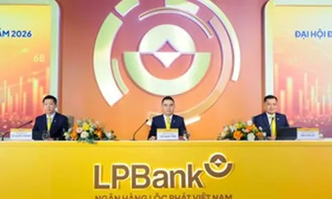 VN-Index rơi 12% từ đỉnh 1.930 điểm, LPB vẫn bay cao, gần 10% vốn LPBank về tay hai tỷ phú Forbes