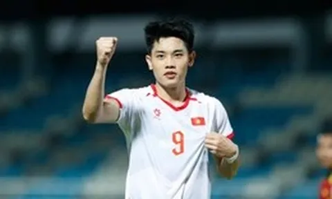 Tài Lộc trở lại, ông Kim Sang Sik khó nghĩ với Đình Bắc