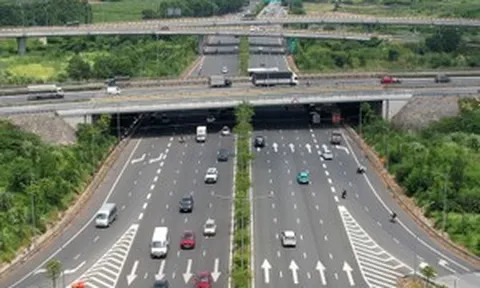 Có được 'bám' làn trái trên cao tốc sau khi vượt không?