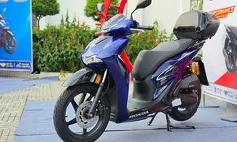Mẫu Honda SH đắt hơn cả ô tô chuẩn bị cập bến Việt Nam, dàn áo trong suốt như pha lê khiến giới sưu tầm ráo riết săn đón