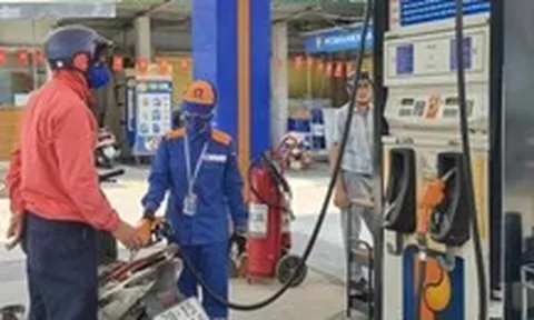 Trao quyền doanh nghiệp tự quyết: Giá xăng dầu có 'nhảy múa'?