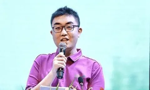 'Thần đồng Toán học' đang học lớp 11 từng phải bật khóc, 2 đại học hàng đầu của cả nước mời học và tuyên bố quyết định chọn ngành