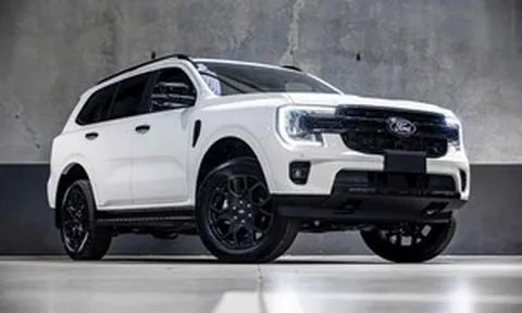 Chỉ hơn kém 11 triệu đồng: Toyota Land Cruiser FJ hay Ford Everest Sport tạo nên cuộc đấu SUV đầy bất ngờ