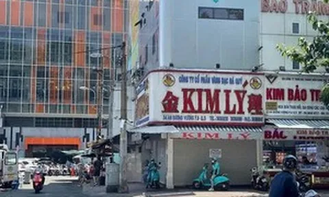 Cửa hàng kim cương ngừng hoạt động, người mua cần làm gì để hoàn tiền hay nhận lại tài sản?
