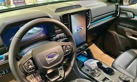 Ford Everest có bản mới: Giá chỉ hơn 900 triệu đồng, trang bị 'ăn đứt' nhiều đối thủ cùng tầm giá