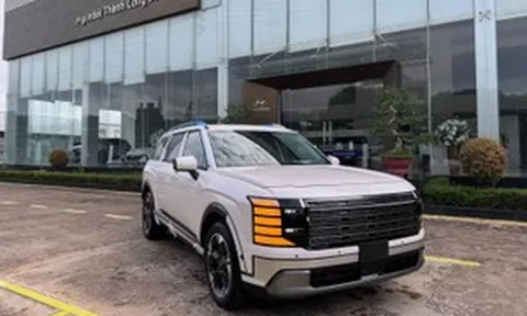 Hyundai Palisade Hybrid bản tiêu chuẩn lộ diện: Giá 1,5 tỷ đồng, tạo sức ép lên Ford Everest