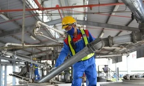 Bộ Tài chính trả lời kiến nghị giảm thuế, phí trong giá xăng dầu