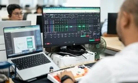 Cổ phiếu chứng khoán, ngân hàng nổi sóng, VN-Index tăng gần 40 điểm