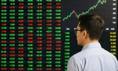 Giá cổ phiếu lao dốc, nhà đầu tư 'bắt đáy' cẩn trọng