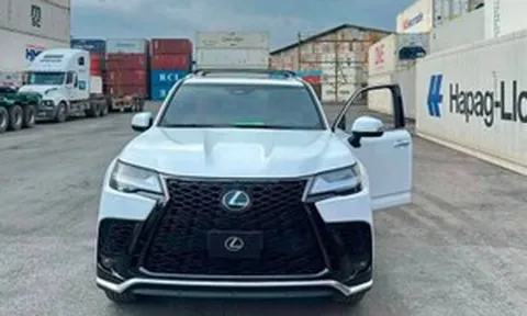 Cận cảnh Lexus LX 700h F Sport vừa về tới Việt Nam: Vượt trội hơn hẳn bản LX 600 chính hãng