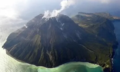 Phát hiện siêu núi lửa Kikai đang 'nạp' lại magma sau đại phun trào
