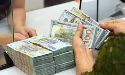 Tỷ giá hôm nay 4/8: Giá USD tại ngân hàng và chợ đen đồng loạt đi xuống