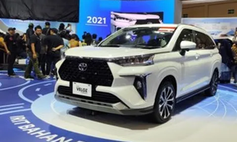 Mẫu xe MPV 7 chỗ Toyota Veloz Hybrid chốt giá 440 triệu đồng, phả hơi nóng lên Mitsubishi Xpander