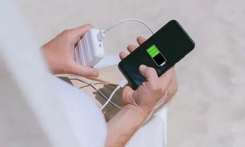 3 lỗi sạc pin tưởng vô hại nhưng có thể khiến điện thoại dễ "bốc cháy"