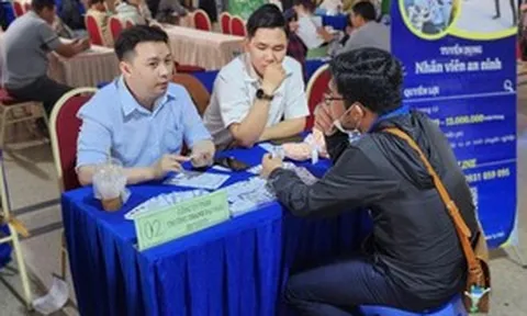 Không cần bằng đại học, đây là những ngành đang 'đỏ mắt' tìm người, doanh nghiệp tuyển mãi không đủ