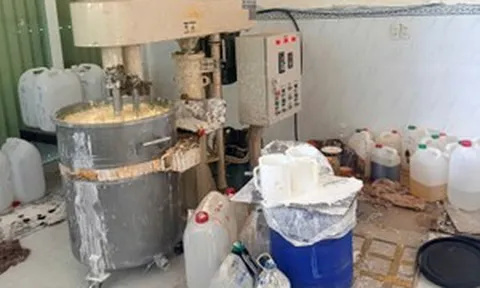 Đột kích kho hàng ở Gia Lai, phát hiện gần 3,5 tấn 'kem trộn'