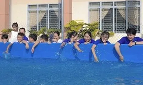 Tặng hồ bơi 100 triệu đồng cho trẻ ngoại thành TP.HCM