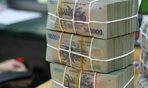 Cuộc đua ngầm lãi suất tiết kiệm: Có ngân hàng lớn niêm yết 6% nhưng thực trả tới 9%/năm
