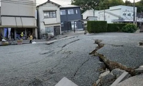 Nhật Bản xác nhận vết đứt gãy bề mặt dài 33km sau động đất Kumamoto