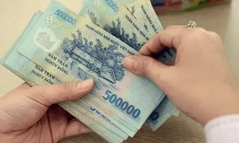 Mỗi Đảng viên được nhận mức tiền 25.300.000 đồng cùng Huy hiệu, ai thuộc nhóm đối tượng hưởng, áp dụng từ khi nào?
