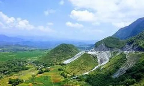 Việt Nam có 1 nơi khí hậu mát mẻ quanh năm, bao quanh là núi đá được Sun Group nhắm tới làm siêu tổ hợp 21.000 tỷ đồng gồm cáp treo, tắm khoáng, khu vui chơi