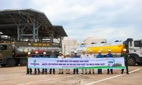 Nhà máy lọc dầu doanh thu hơn 100.000 tỷ của Việt Nam lần đầu tiên xuất bán một loại nhiên liệu mới