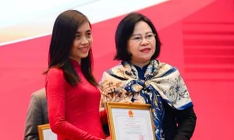 Nữ Giáo sư ngành Công nghệ Thông tin và được gọi là ‘ngọc nữ khoa học’, hiện có 35 năm gắn bó với Đại học xếp thứ 360 thế giới và số 1 Việt Nam
