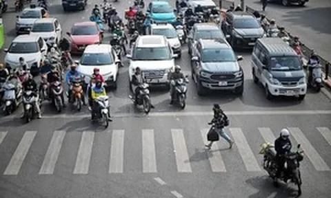 Những người đi xe máy vượt đèn vàng kiểu này sẽ bị phạt ngay 6.000.000 đồng