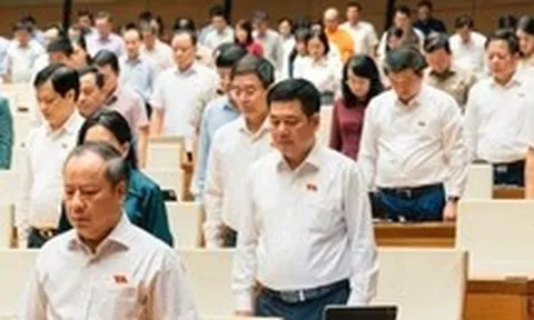 Quốc hội Việt Nam mặc niệm tưởng nhớ Chủ tịch Quốc hội Lào Xaysomphone Phomvihane