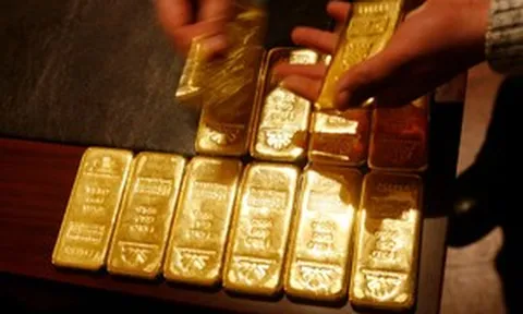 Giá vàng hôm nay (10/8): Trong nước hạ nhiệt, giới đầu tư vẫn kỳ vọng đà tăng