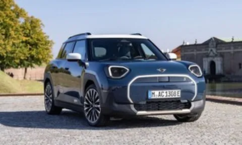 Thêm một mẫu xe điện chính thức ra mặt thị trường Việt Nam: Tầm hoạt động 406km, sạc nhanh, công nghệ ngập tràn, giá 2,419 tỷ đồng