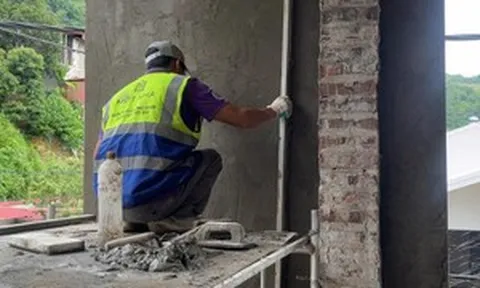 Nghề trát vữa kiếm gần 1 tỷ đồng/năm vẫn thiếu người, giám đốc phải vào tận trường đại học 'săn' sinh viên