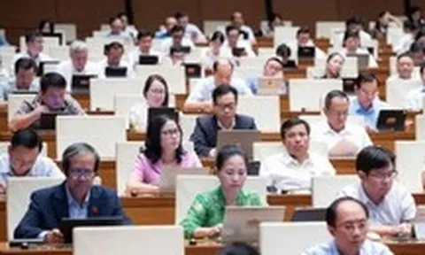 Tin tức sáng 12-8: Quốc hội bàn chi hơn 288.000 tỉ làm vành đai 5; TP.HCM quy định quản lý xe buýt