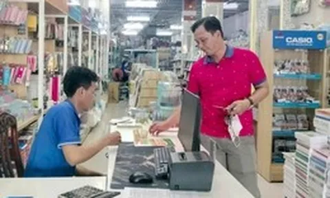Phụ huynh Cà Mau ‘chạy đôn chạy đáo’ tìm mua sách giáo khoa cho con