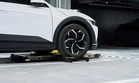 Hyundai dùng robot 'cất' ô tô và tăng sức chứa bãi xe tới 50%